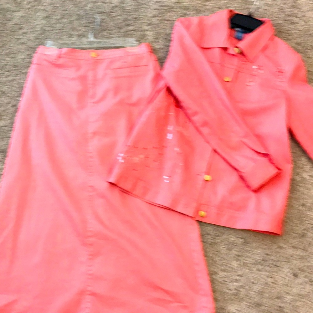 Salmon light weight jacket with elastic back skirt.